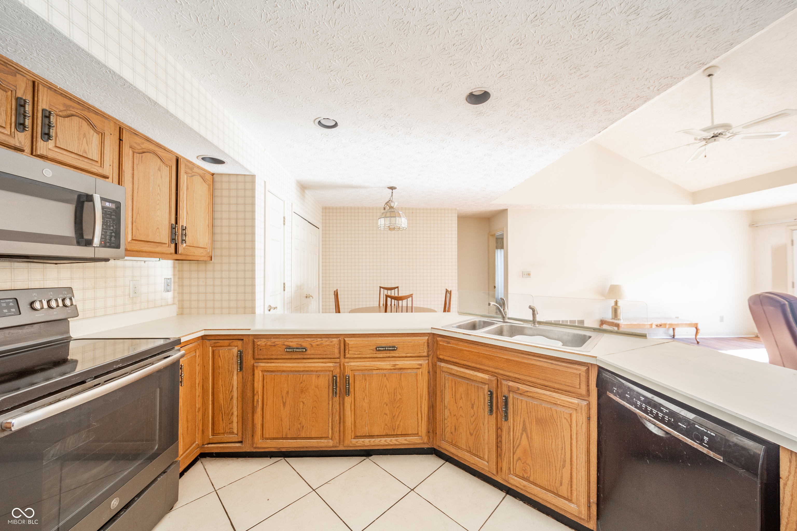 Indianapolis, Indiana 46260, United States, 2 Bedrooms Bedrooms, ,2 BathroomsBathrooms,Residential,Active,26898