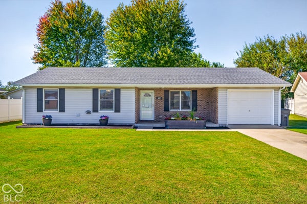 637 WOODSIDE CT, SEYMOUR, IN 47274 - Image 8dea7a8fdd8093b185451e99f2b258b9/242071065