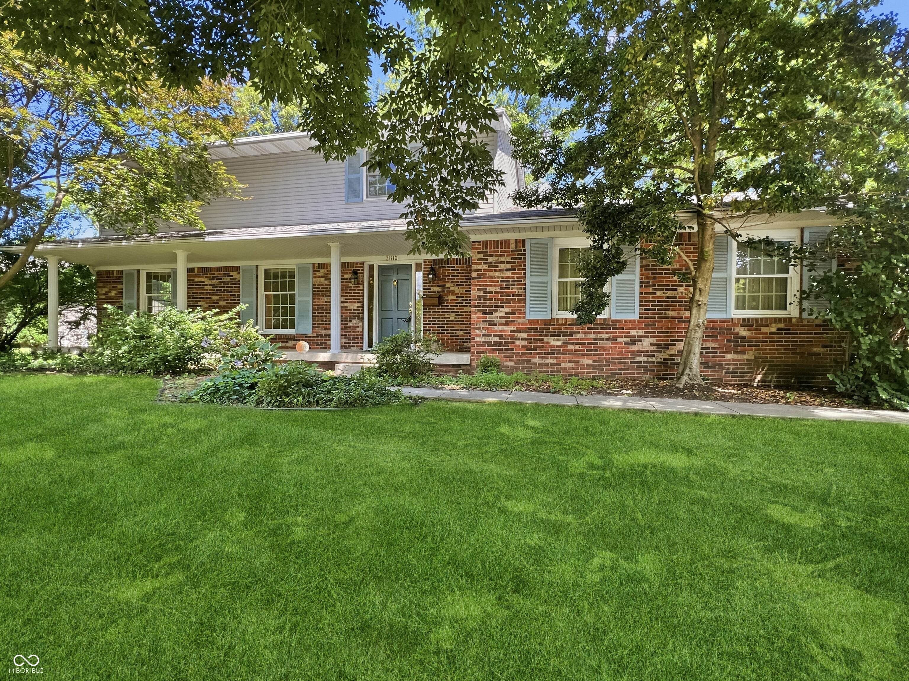 3810 Lakeside Drive