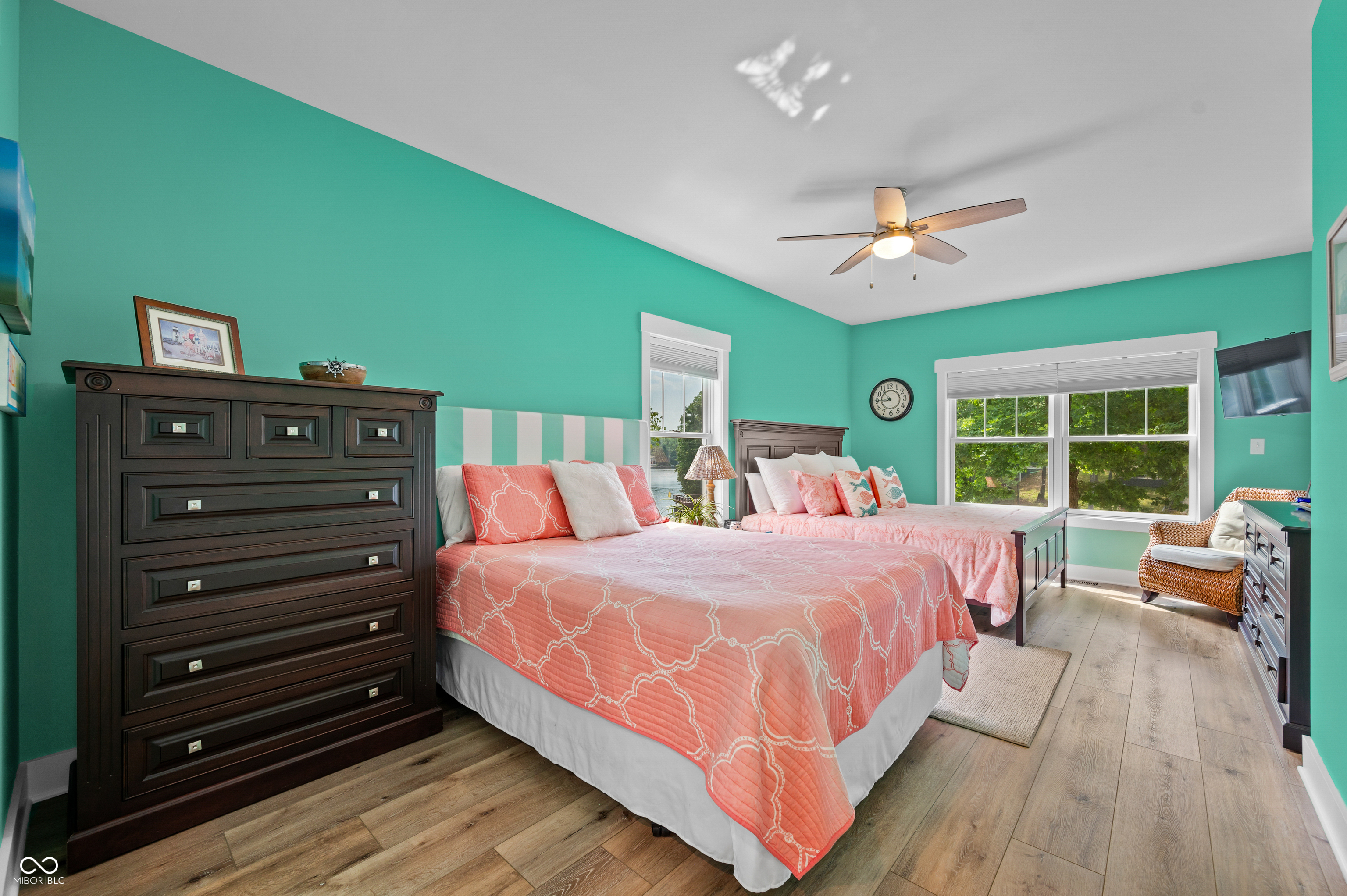 7433 Hummingbird Drive