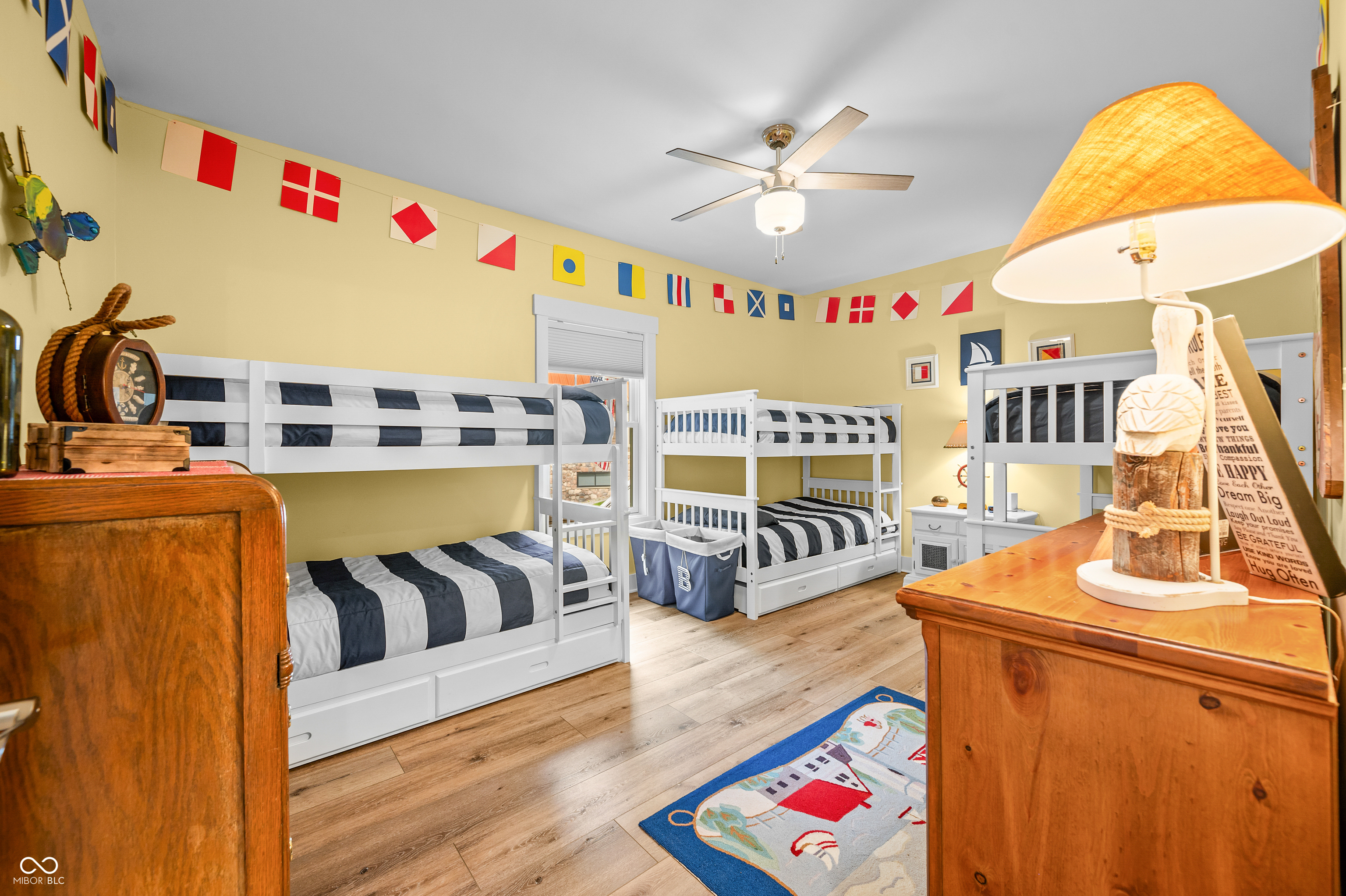 7433 Hummingbird Drive
