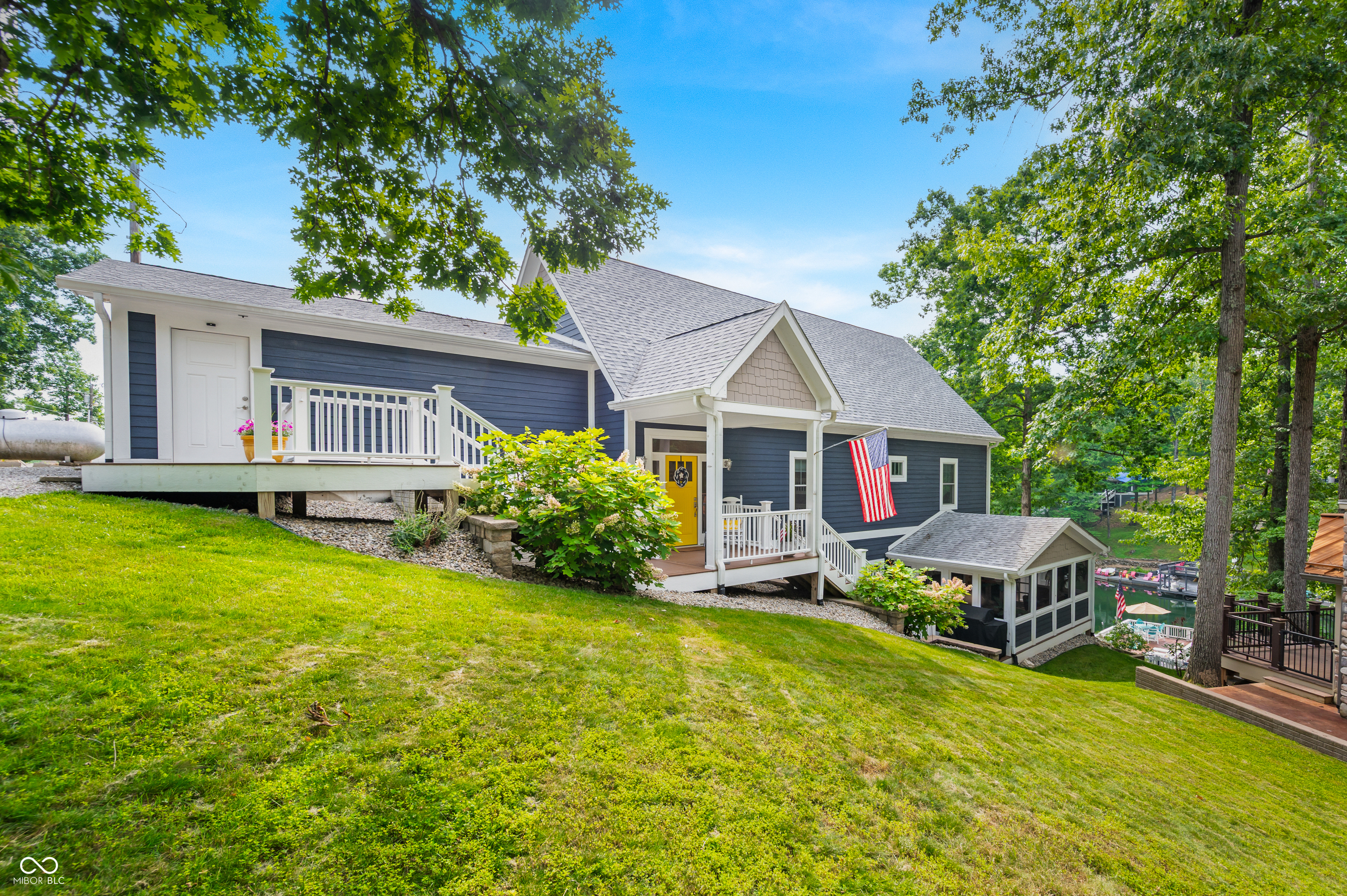 7433 Hummingbird Drive