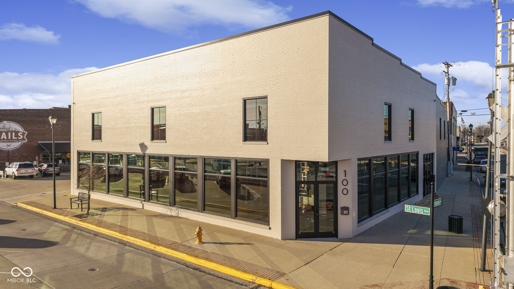 100 Saint Louis Avenue