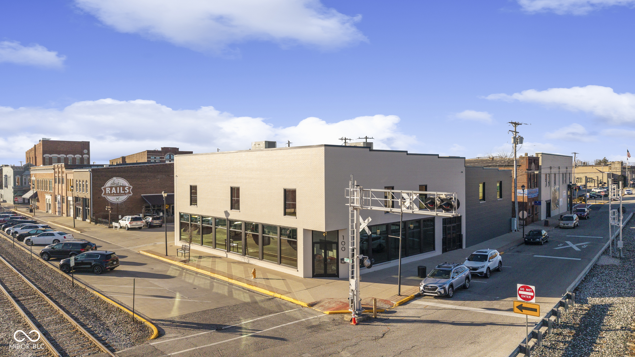100 Saint Louis Avenue