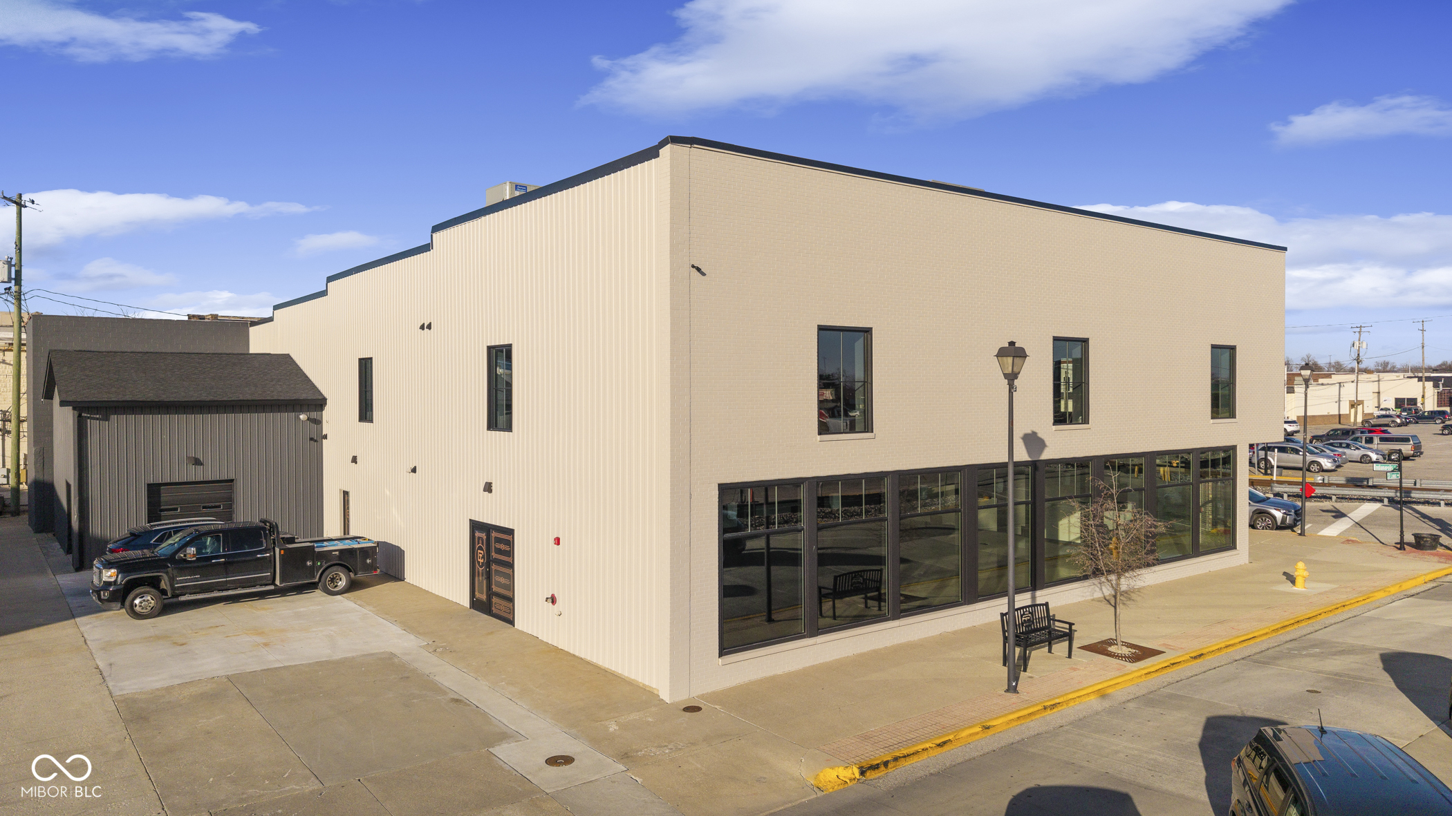 100 Saint Louis Avenue