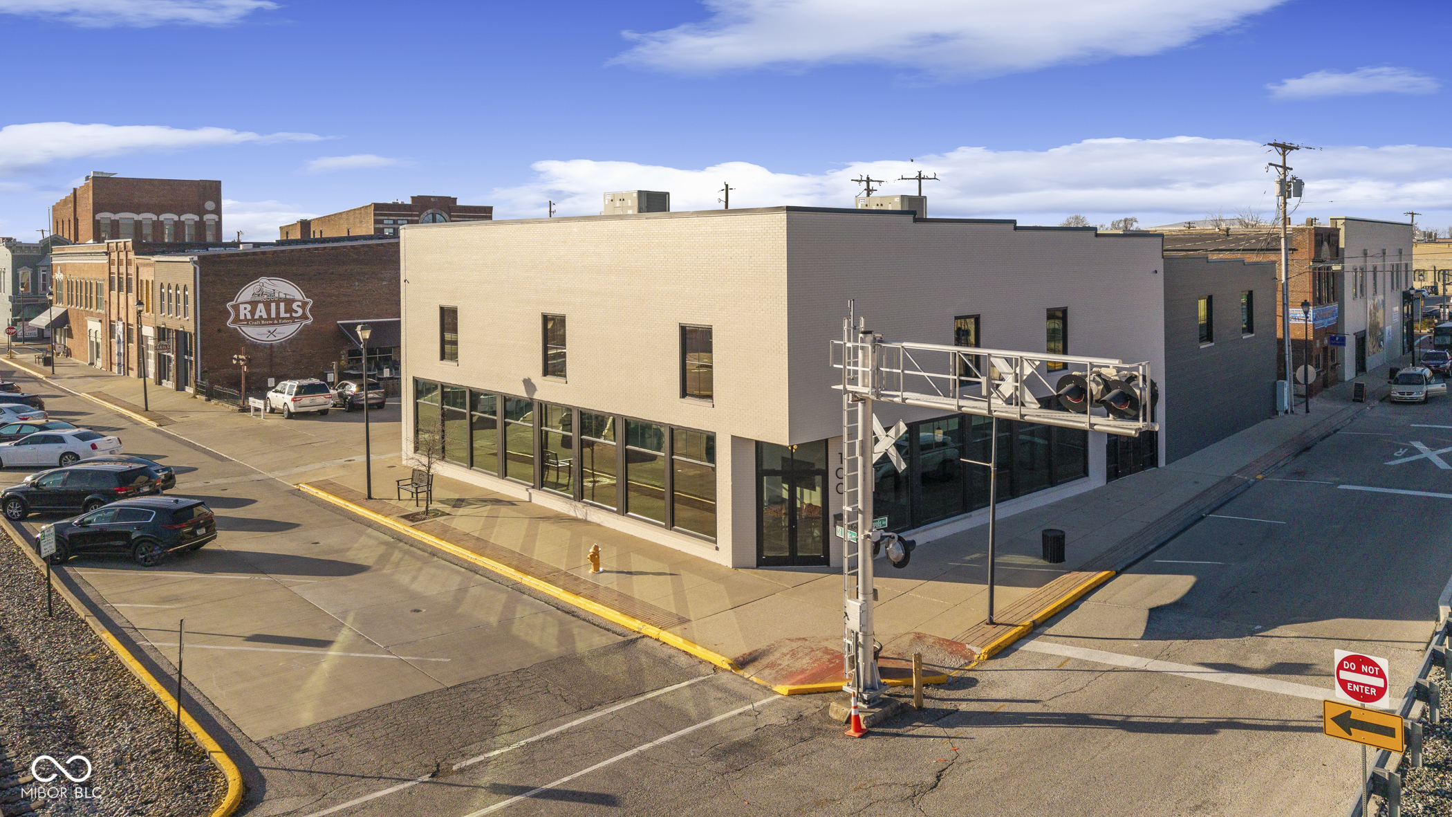 100 Saint Louis Avenue