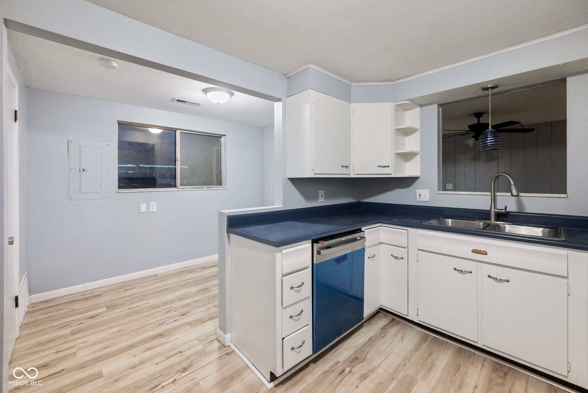 1517 W Us Highway 136