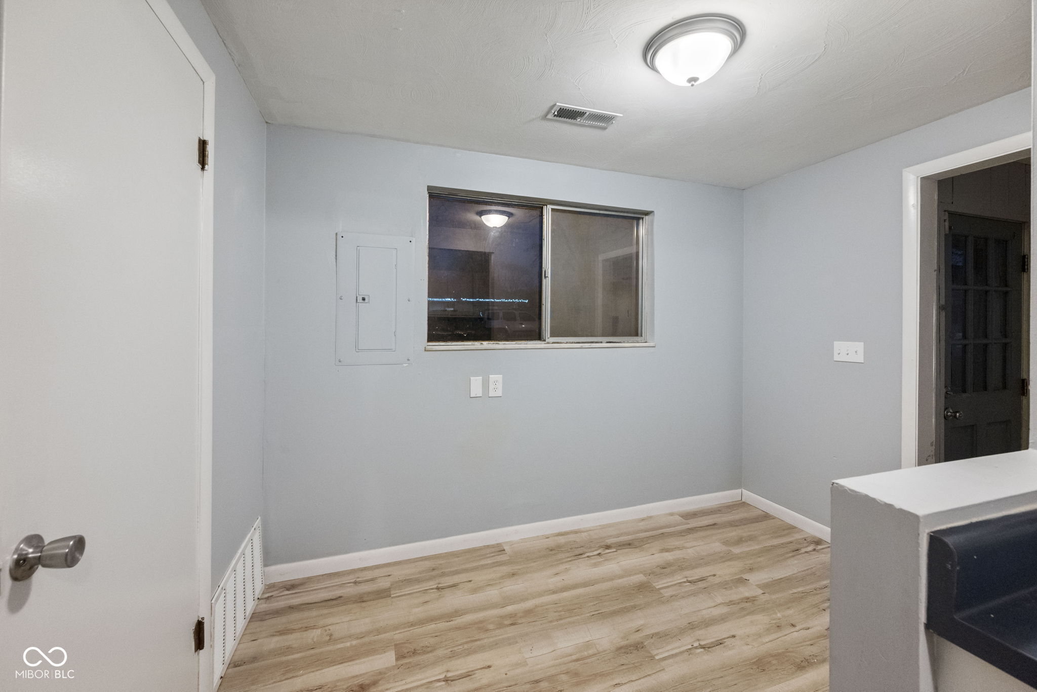 1517 W Us Highway 136