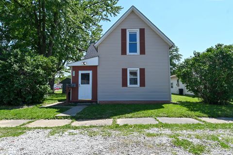 Photo of 805 S 17th Street, Elwood, IN 46036 (MLS # 22101216)