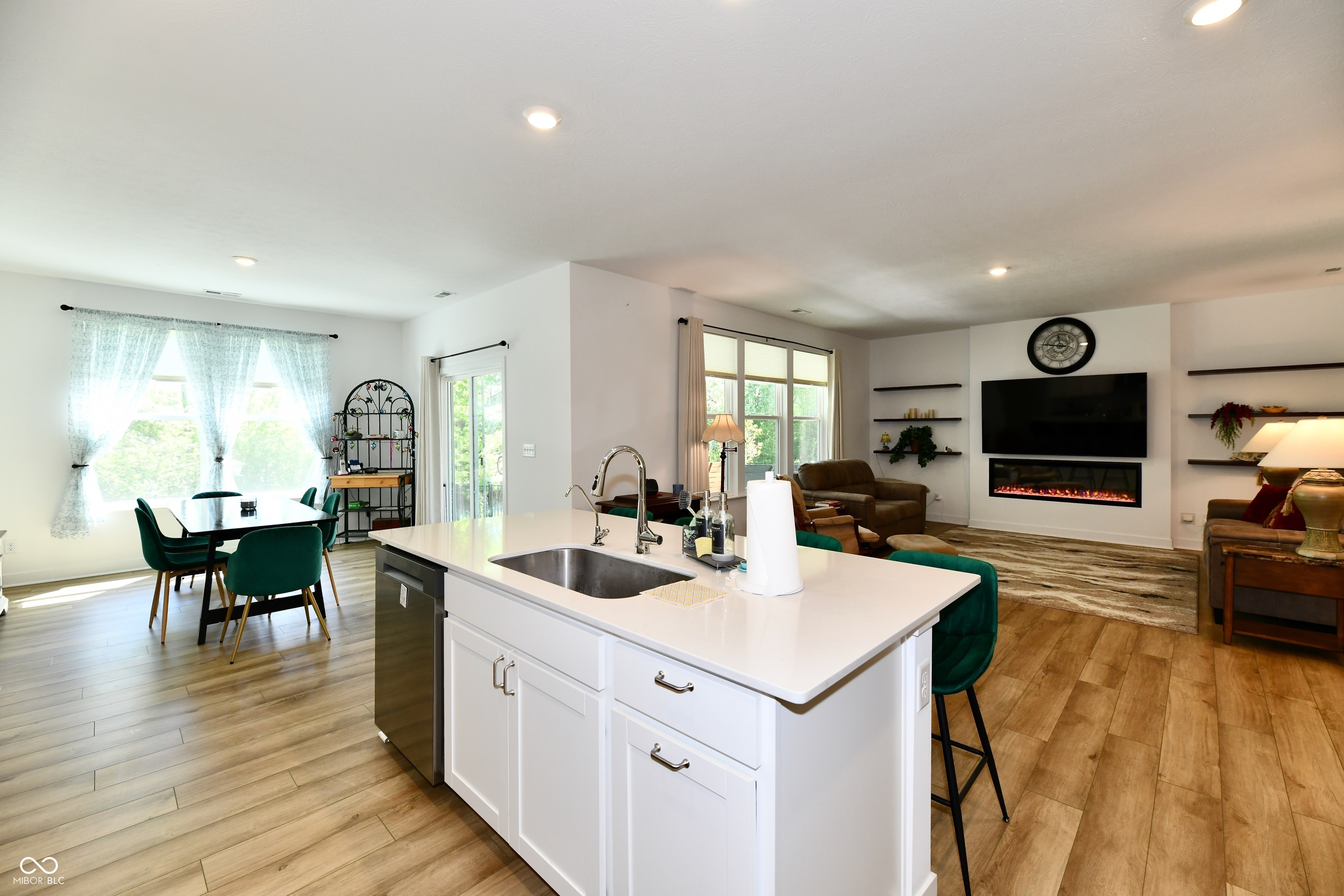 19406 Honeylocust Glen