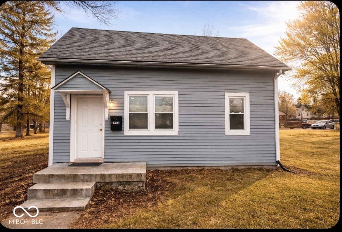 Photo 1 of 37 — 1425 W 9th Street, Anderson, IN 46016