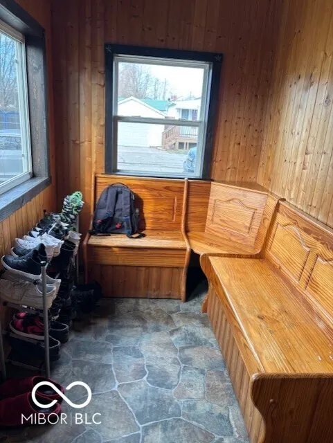 Columbus, Indiana 47201, United States, 2 Bedrooms Bedrooms, ,2 BathroomsBathrooms,Residential,Pending,89732