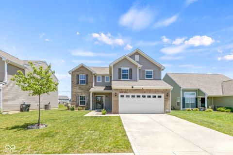 Photo of 2581 Shadowbrook Trace, Greenwood, IN 46143 (MLS # 22076299)