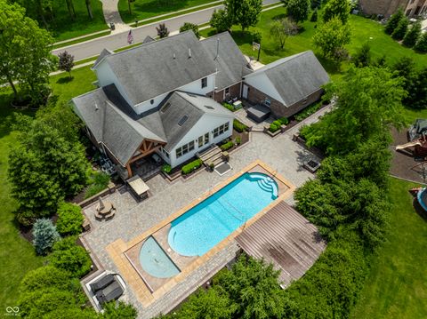 Photo of 1546 E Osprey Drive, Greenfield, IN 46140 (MLS # 22101983)