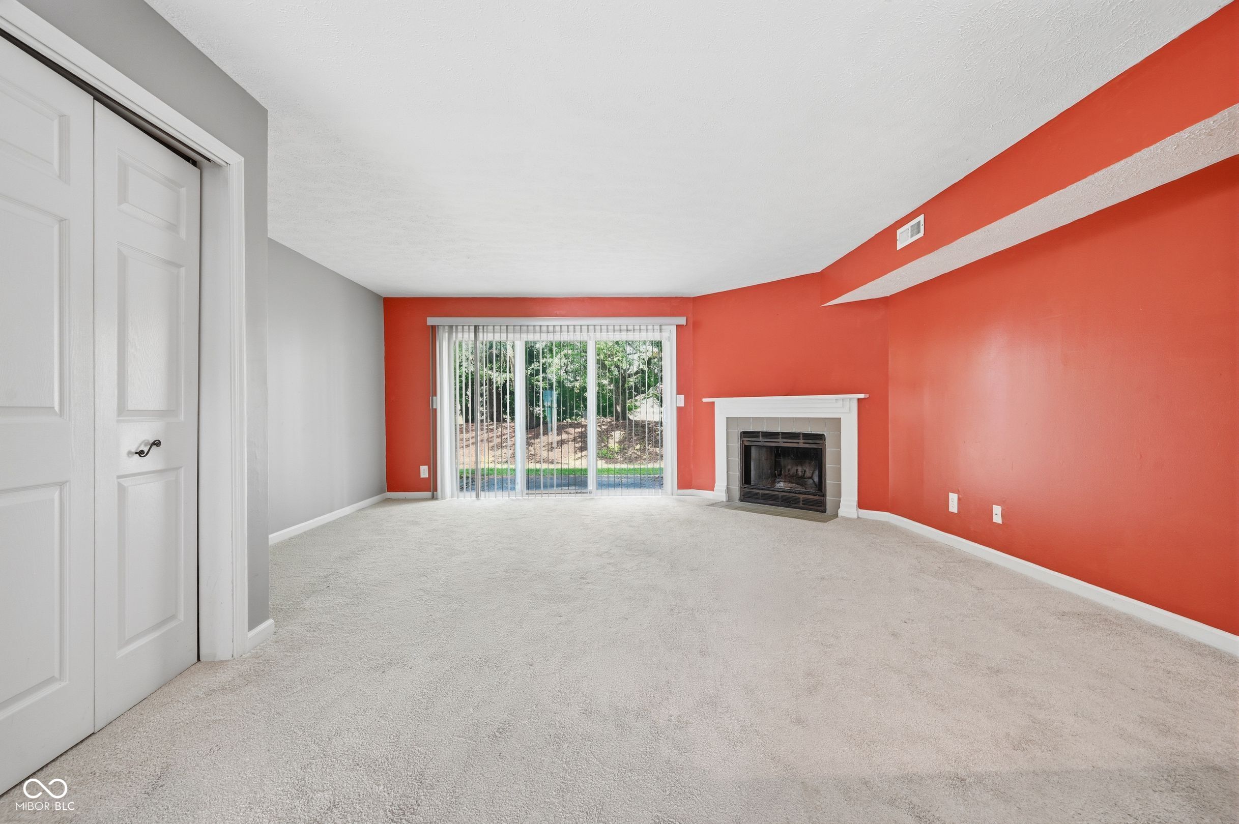 3622 N Lakeside Drive