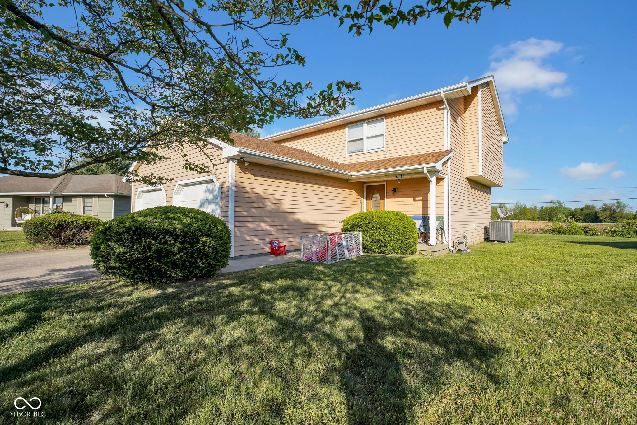 616-618 Hillcrest Circle