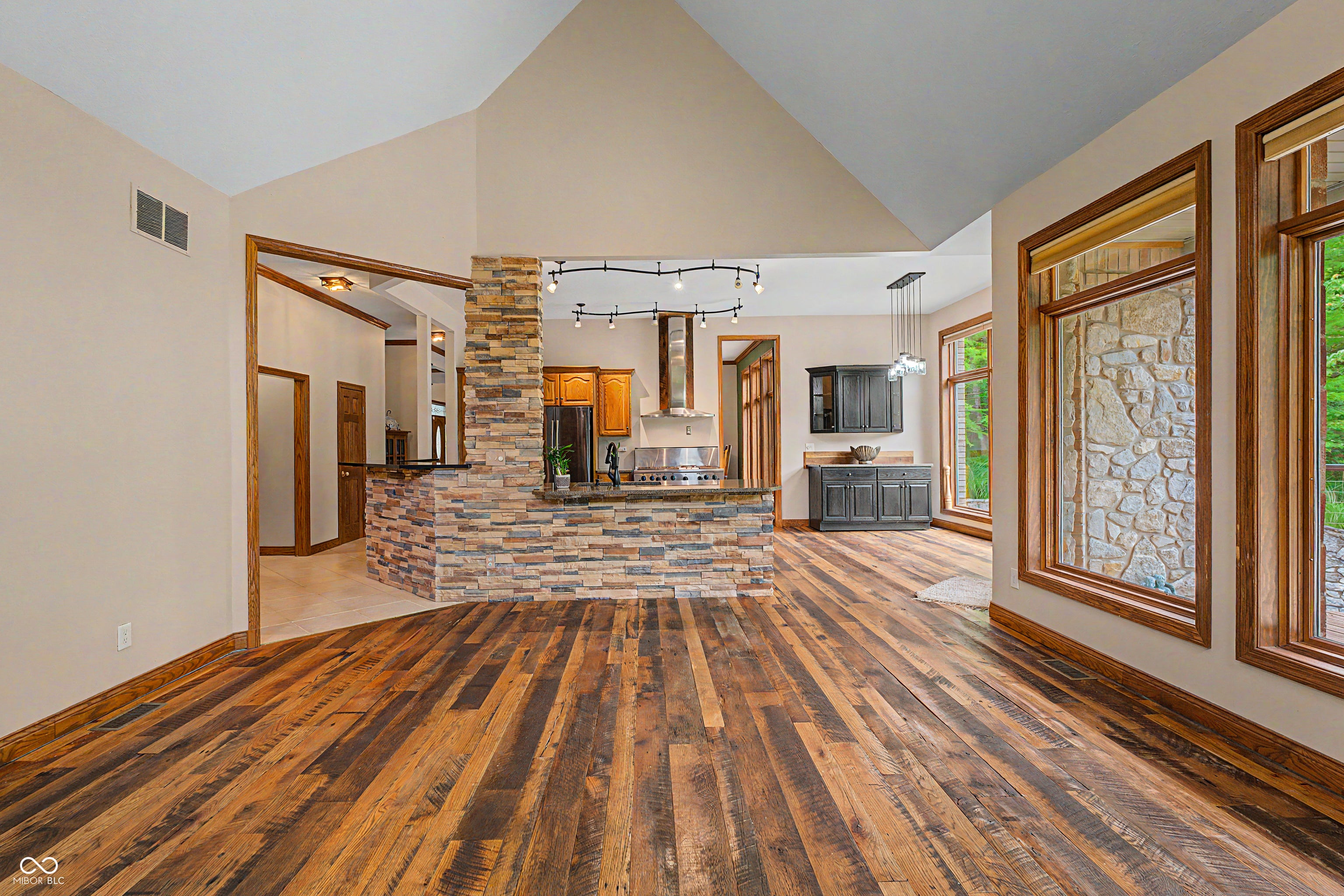 12980 W Mount Healthy Rd, Columbus, IN, 47201, USA, 4 Bedrooms Bedrooms, ,5 BathroomsBathrooms,Residential,Active,12980 W Mount Healthy Rd,22103652