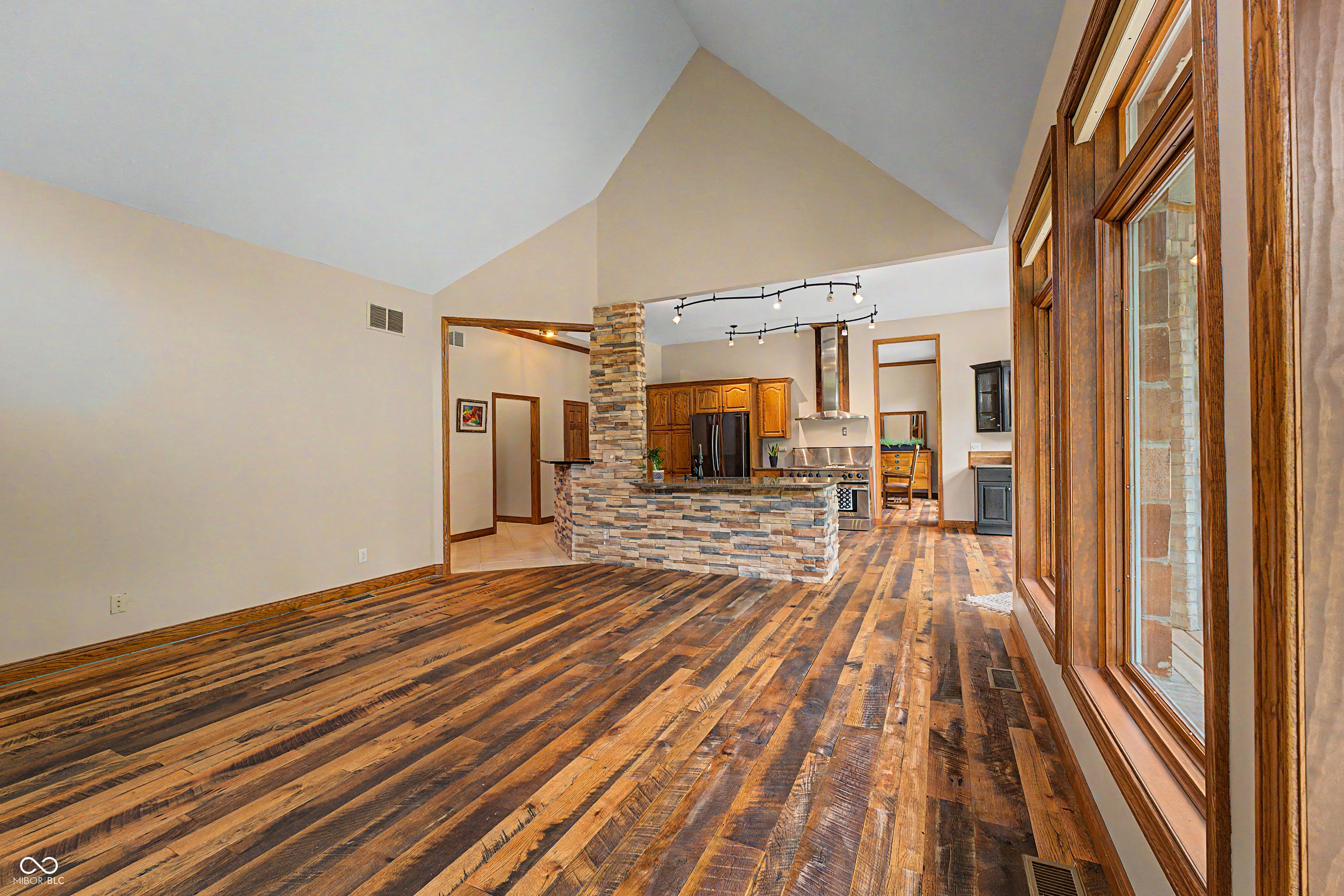 12980 W Mount Healthy Rd, Columbus, IN, 47201, USA, 4 Bedrooms Bedrooms, ,5 BathroomsBathrooms,Residential,Active,12980 W Mount Healthy Rd,22103652