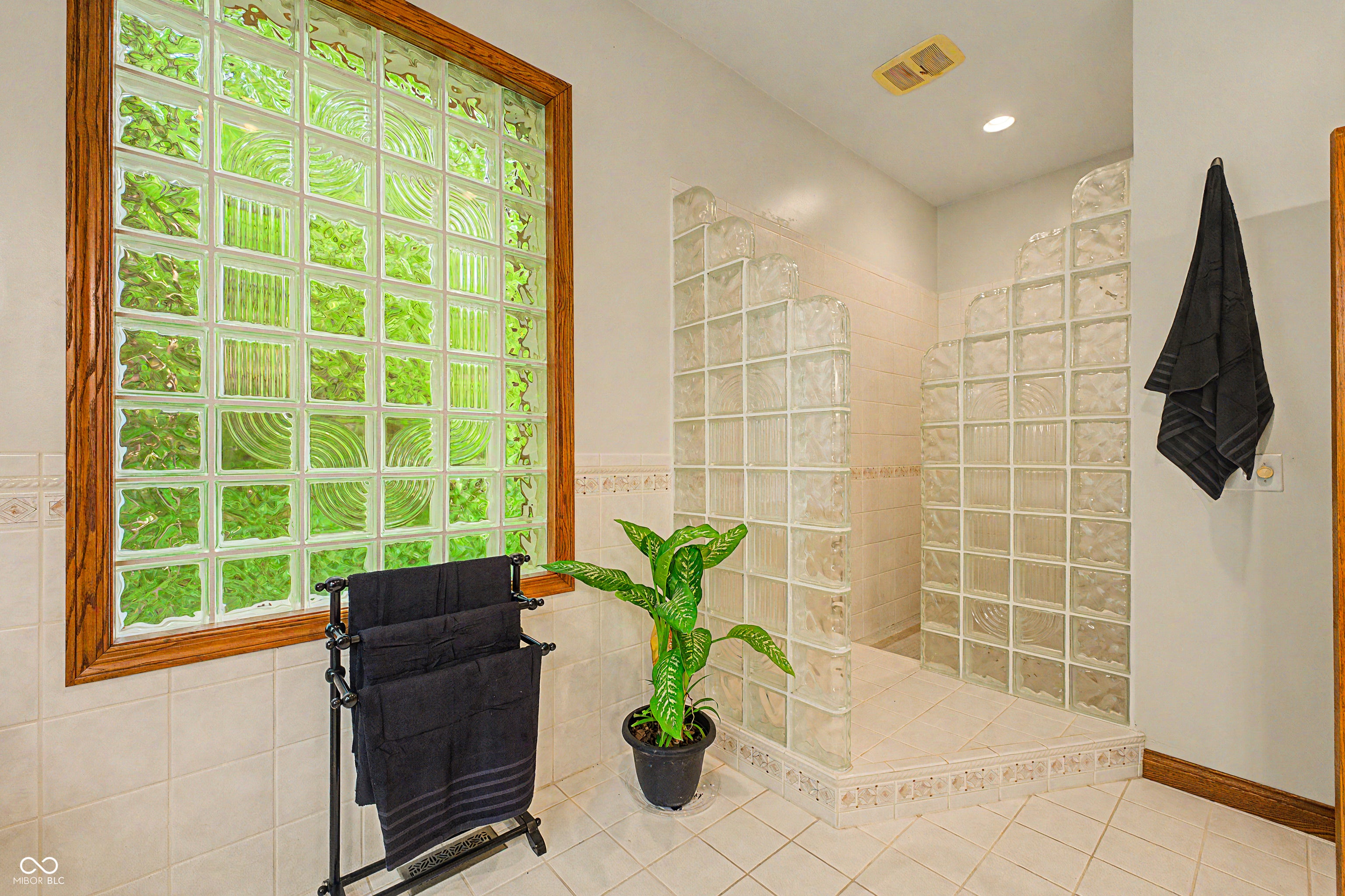 12980 W Mount Healthy Rd, Columbus, IN, 47201, USA, 4 Bedrooms Bedrooms, ,5 BathroomsBathrooms,Residential,Active,12980 W Mount Healthy Rd,22103652