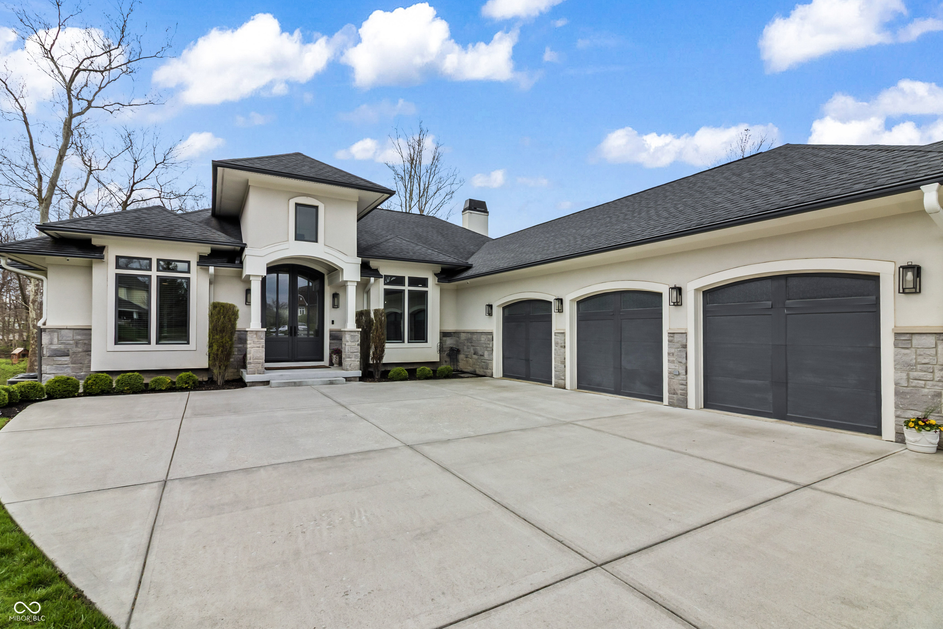 6725 Royal Oakland Way