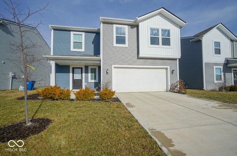 Photo of 11638 Hartwell Street, Indianapolis, IN 46235 (MLS # 22079968)