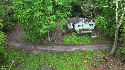 Photo of 2426 W Gleitze Drive, Logansport, IN 46947 (MLS # 22098467)