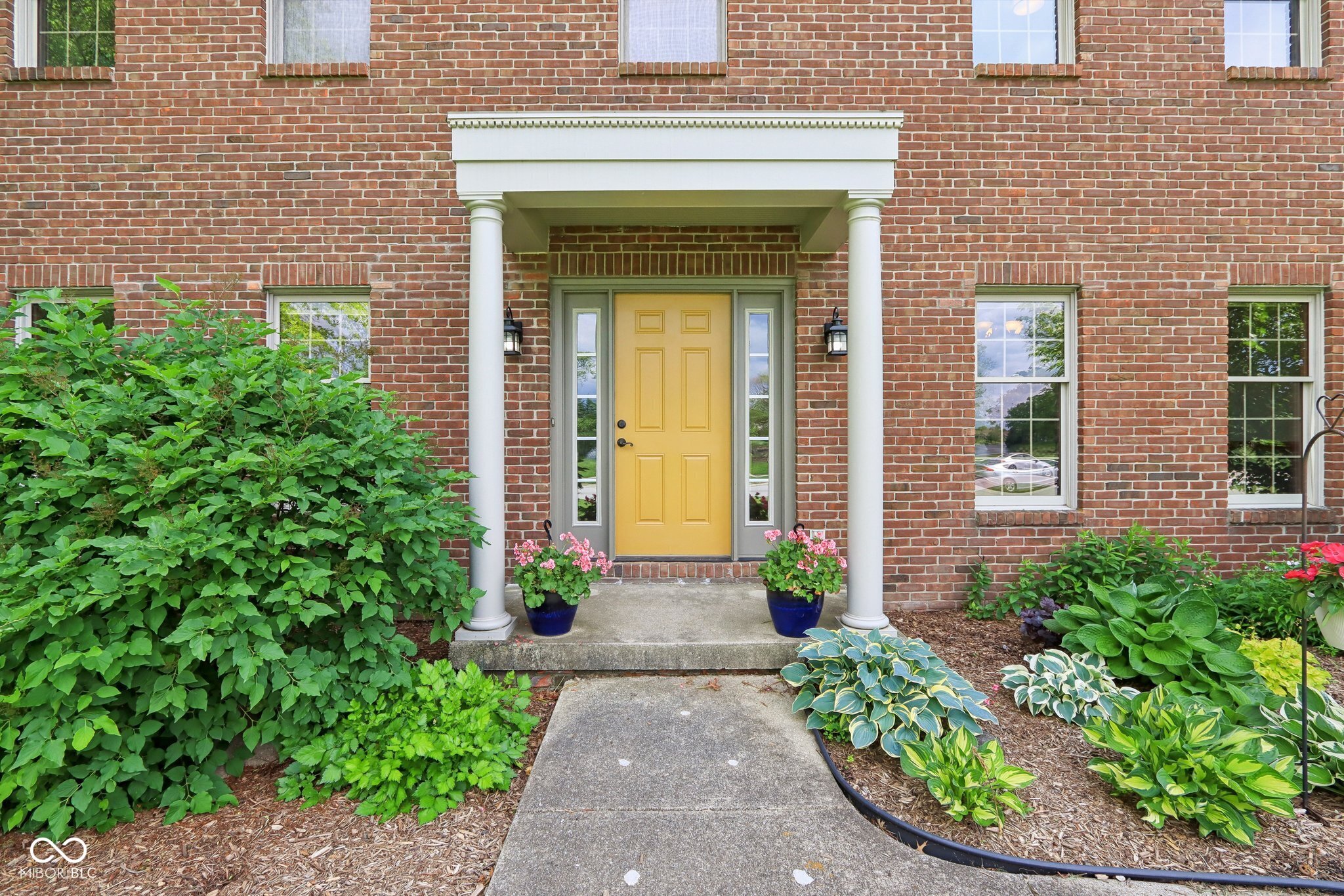 1121 N Cambridge Court