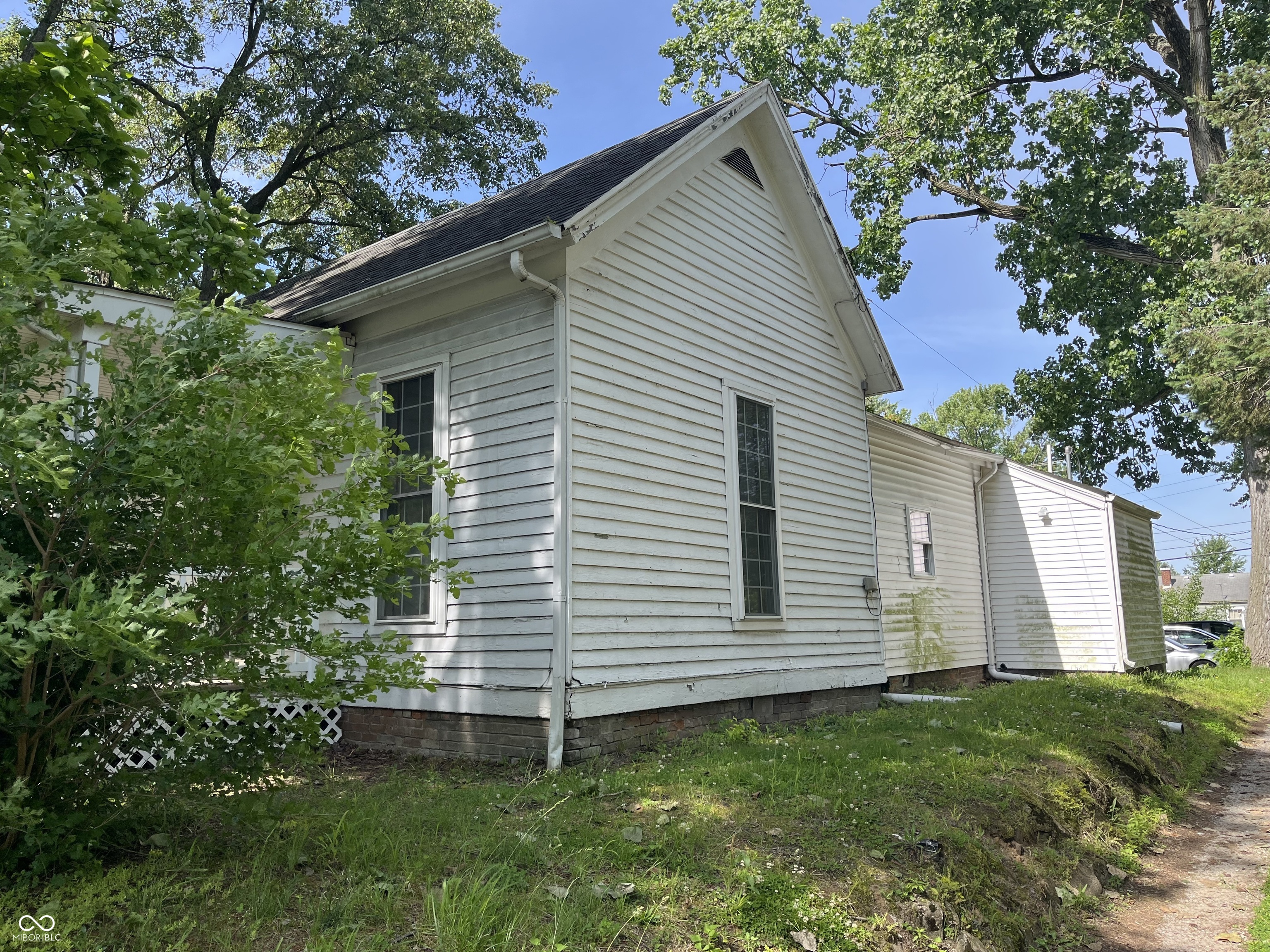 902 S Walnut Street