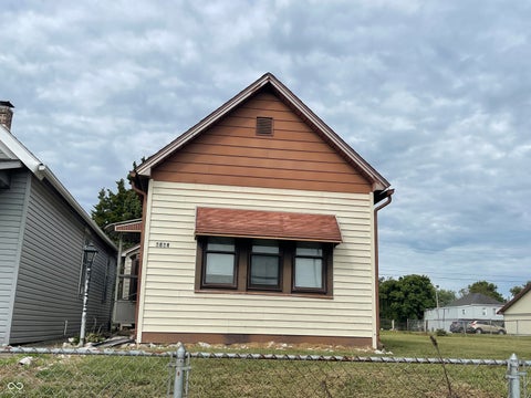 Photo of 1614 N 4th Street, Terre Haute, IN 47804 (MLS # 22114546)