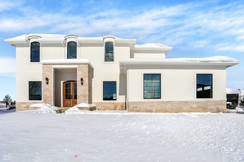 Photo of 5336 Ashby Court, Greenwood, IN 46143 (MLS # 22062556)