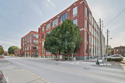 Photo for 624 E Walnut Street 110