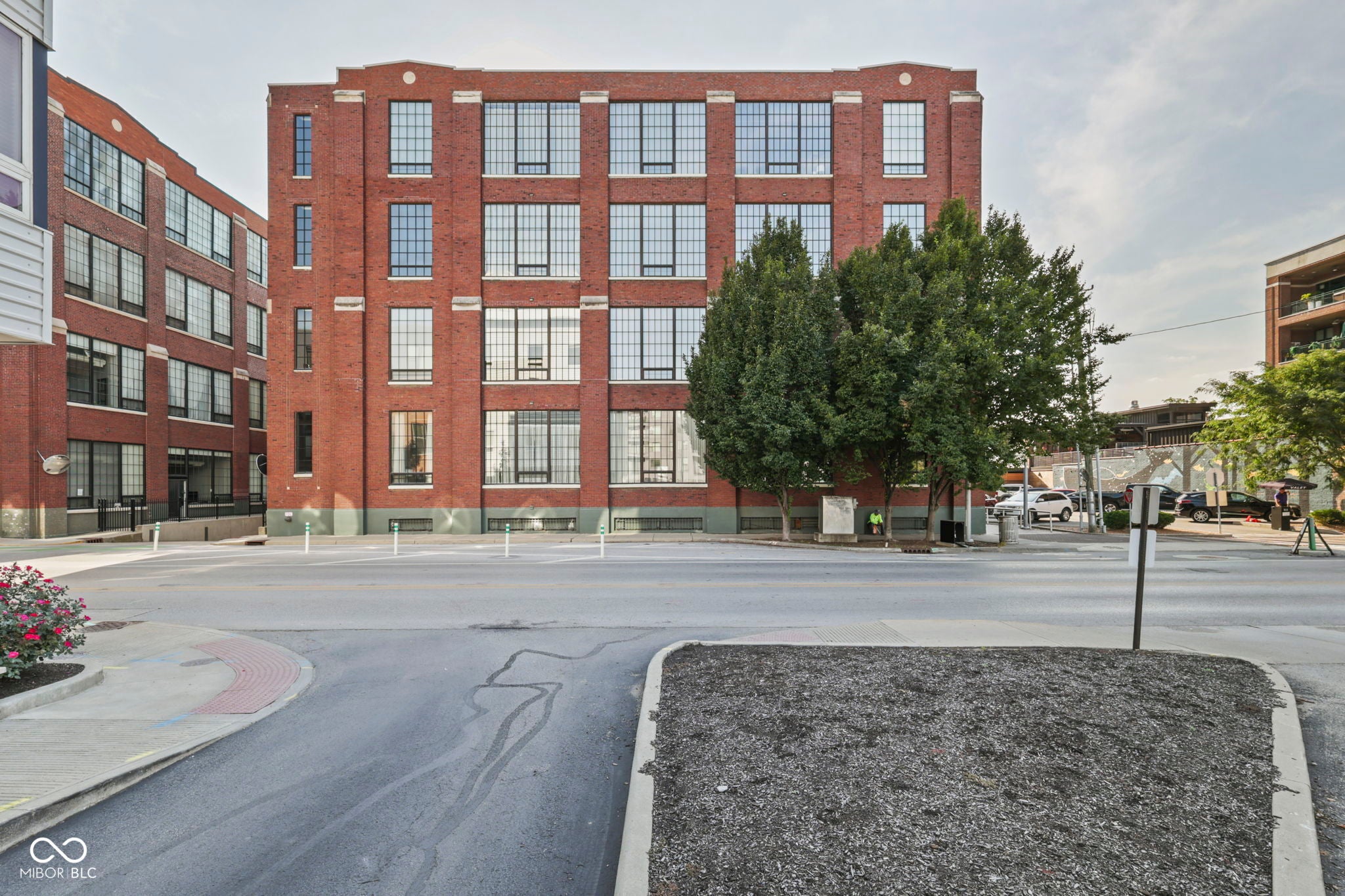 624 E Walnut Street 110