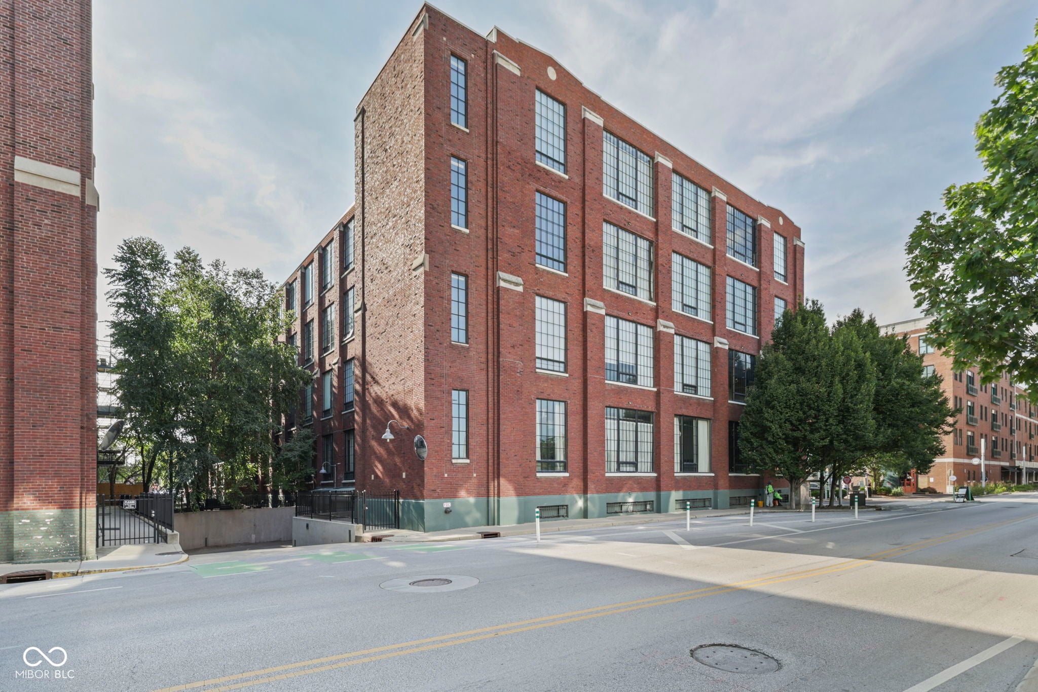 624 E Walnut Street 110