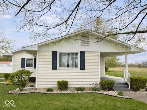 Photo of 301 W Illinois Street, Farmersburg, IN 47850 (MLS # 22095194)