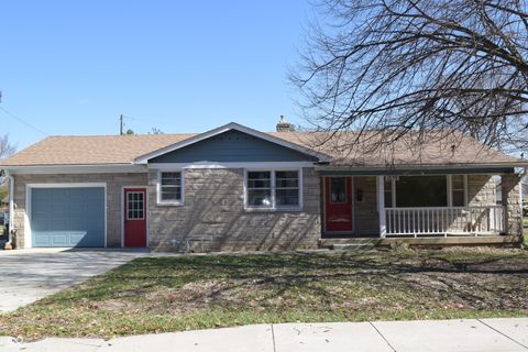 Photo of 1039 S Main Street, Martinsville, IN 46151 (MLS # 22067846)