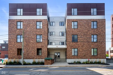 Photo of 721 E North Street #APT 1C, Indianapolis, IN 46202 (MLS # 22073435)