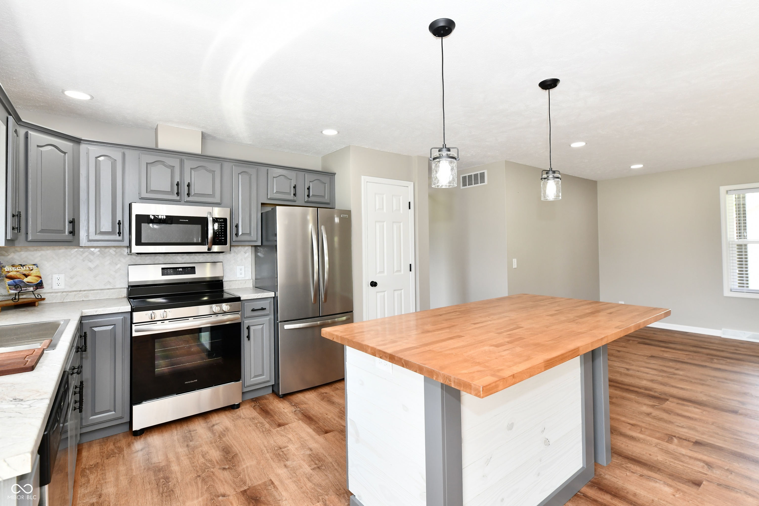 1095 S Teresa Drive