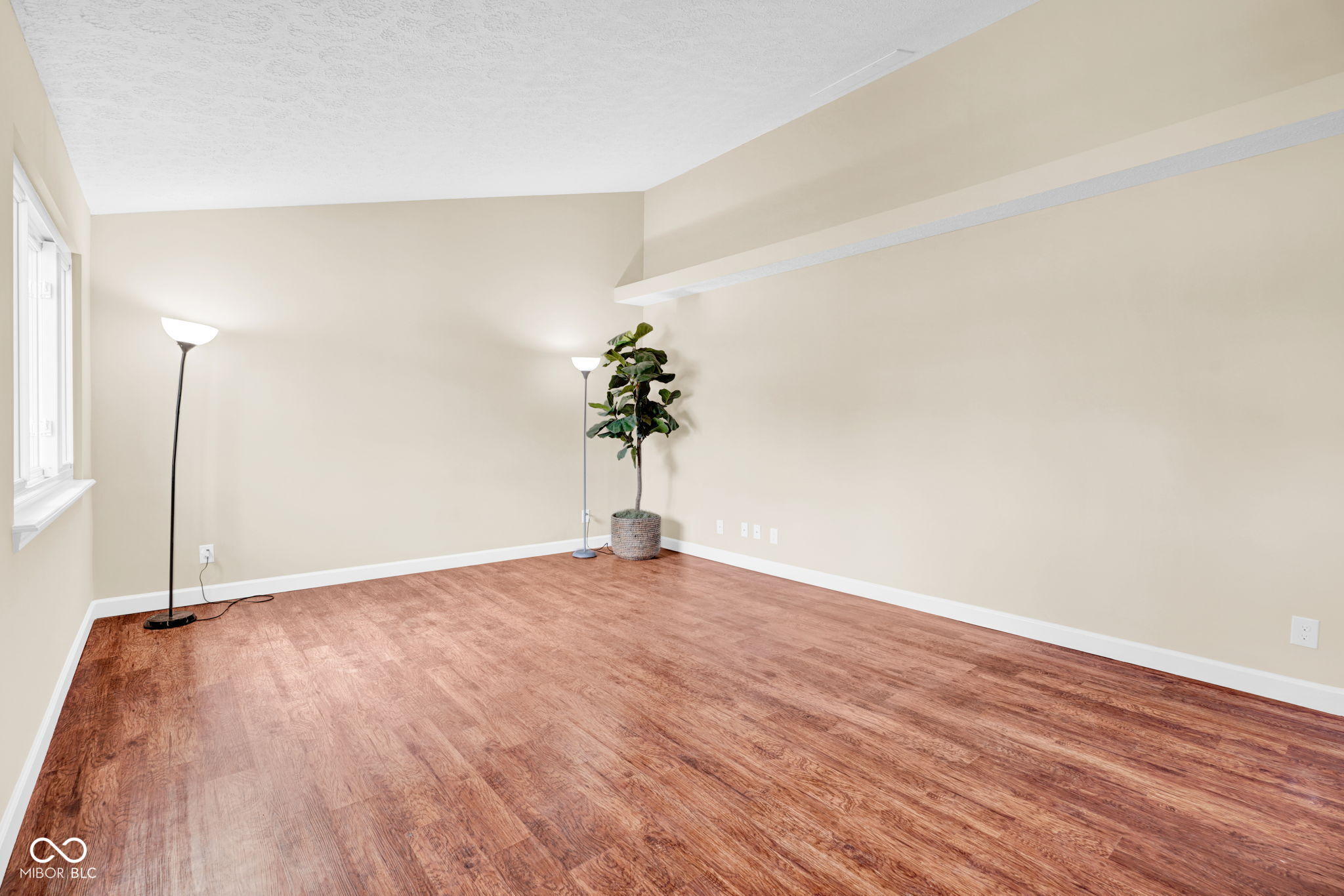 1483 Bridle Way