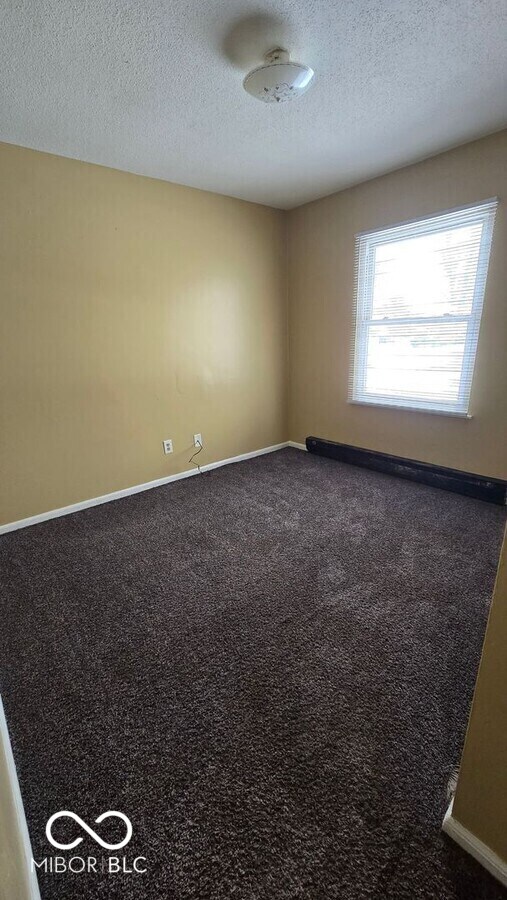 102 S Bradner Avenue