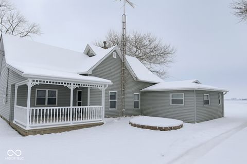 Photo of 402 W Pearl Street, Trafalgar, IN 46181 (MLS # 22075548)