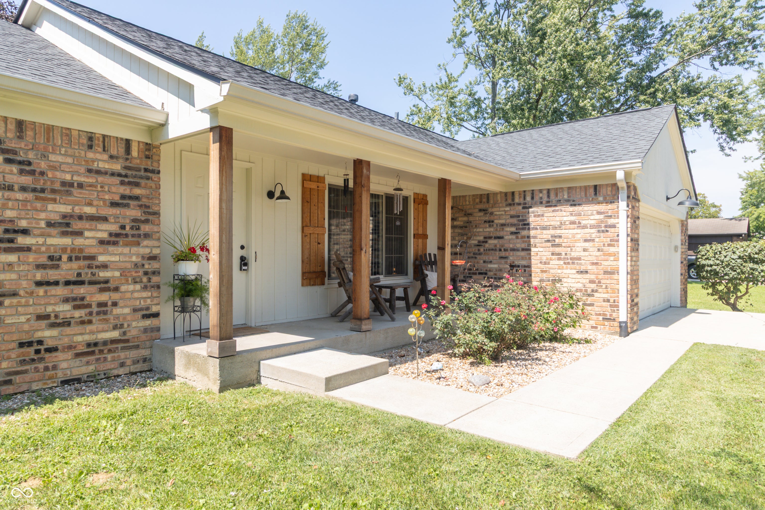 5532 Arrowhead Drive