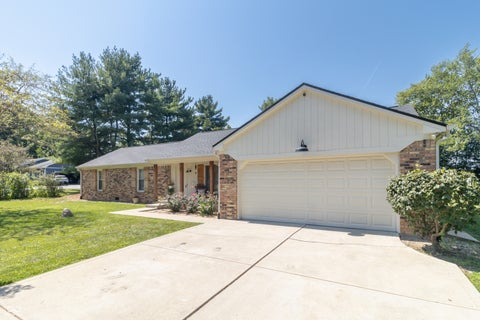 Photo of 5532 Arrowhead Drive, Greenfield, IN 46140 (MLS # 22121775)
