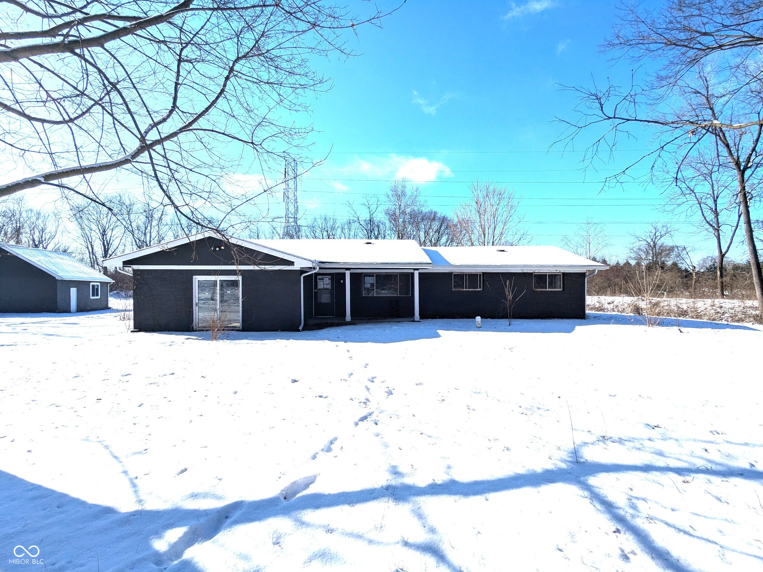 401 W Edwards Avenue