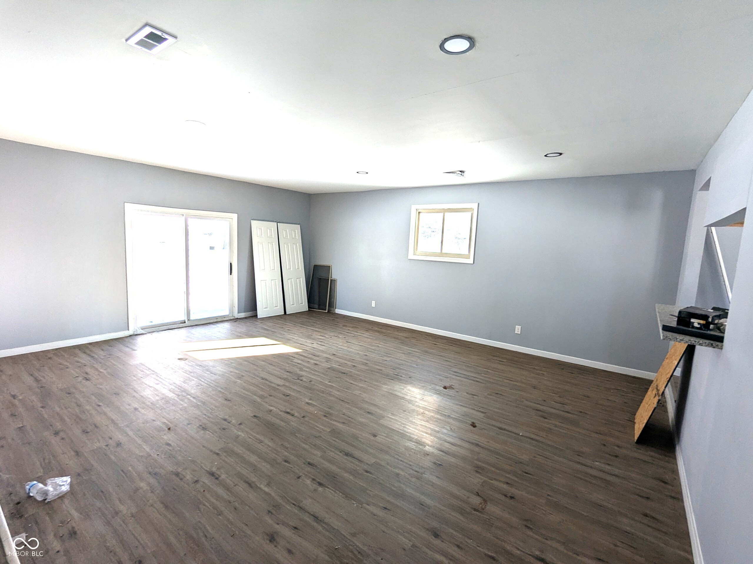 401 W Edwards Avenue