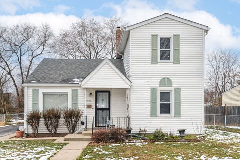 Photo of 1926 N Goodlet Avenue, Indianapolis, IN 46222 (MLS # 22076306)