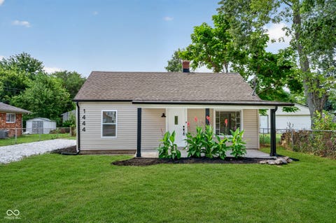 Photo of 1444 S Whitcomb Avenue, Indianapolis, IN 46241 (MLS # 22118471)