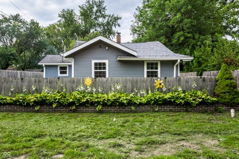 Photo of 5707 E 20th Street, Indianapolis, IN 46218 (MLS # 22117746)