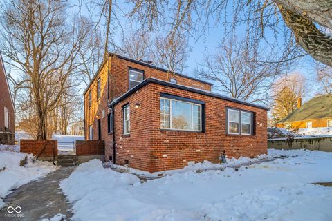 Photo of 1633 W 10th Street, Anderson, IN 46016 (MLS # 22083175)