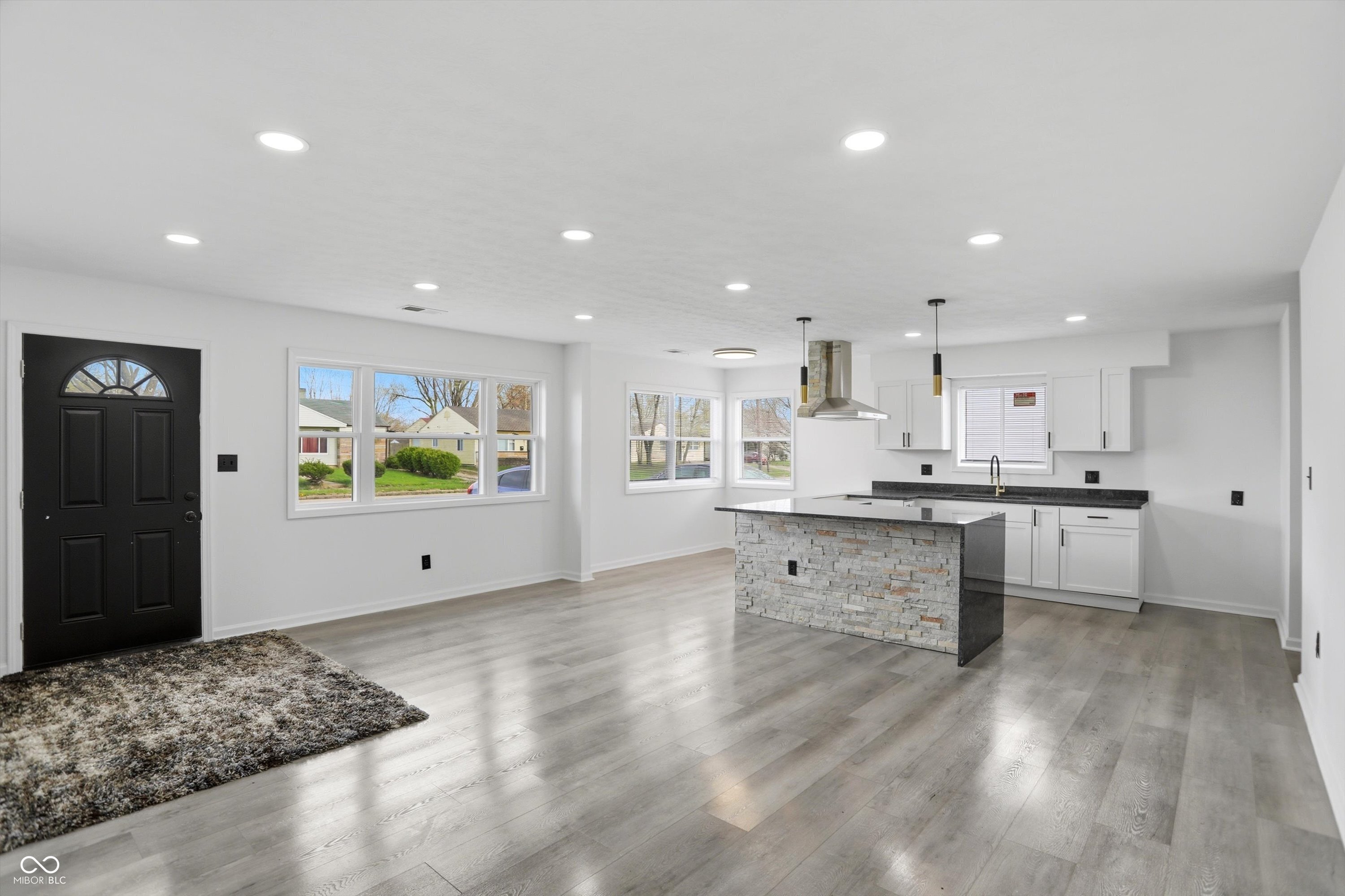 2842 Sangster Avenue