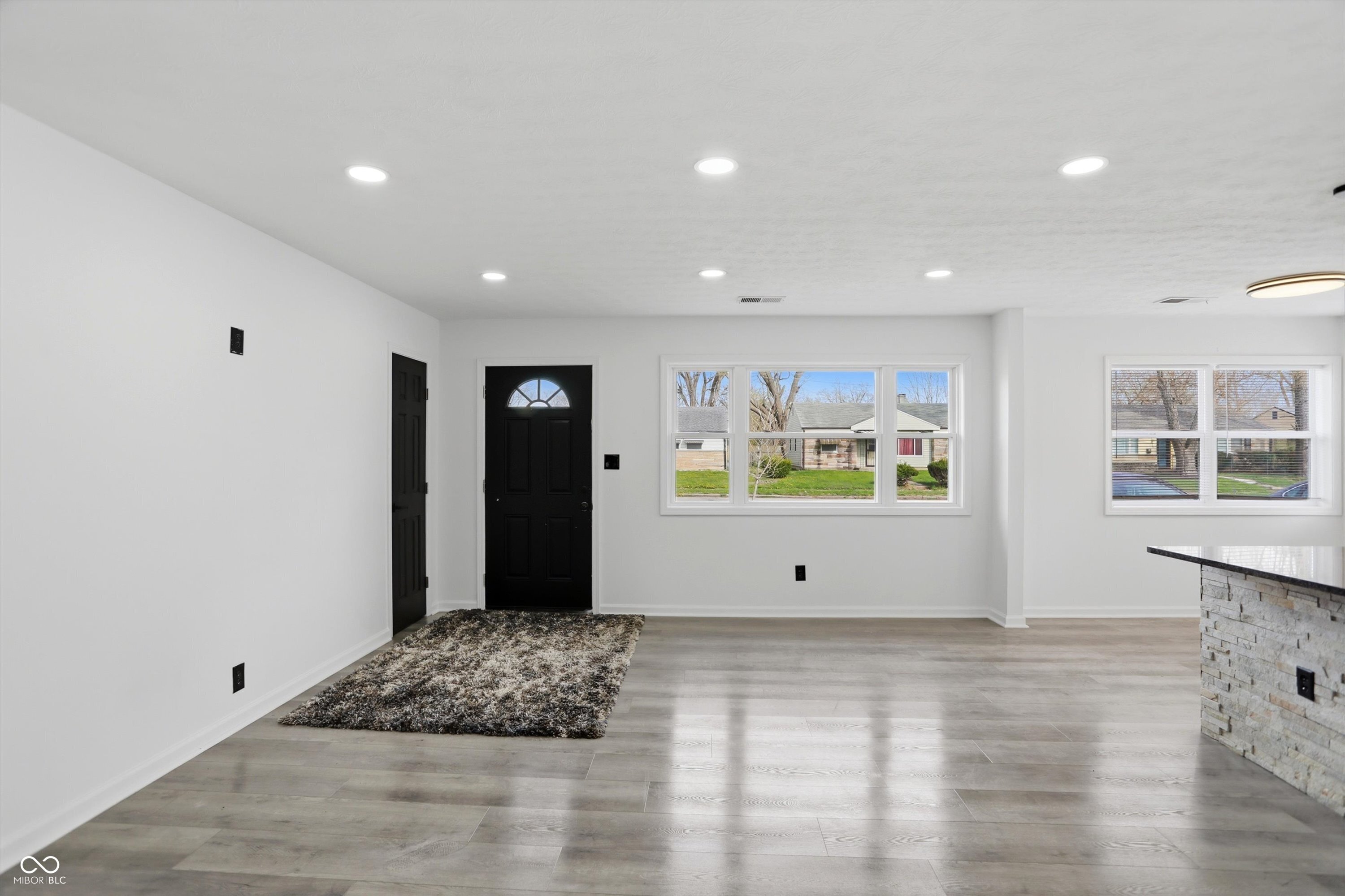 2842 Sangster Avenue